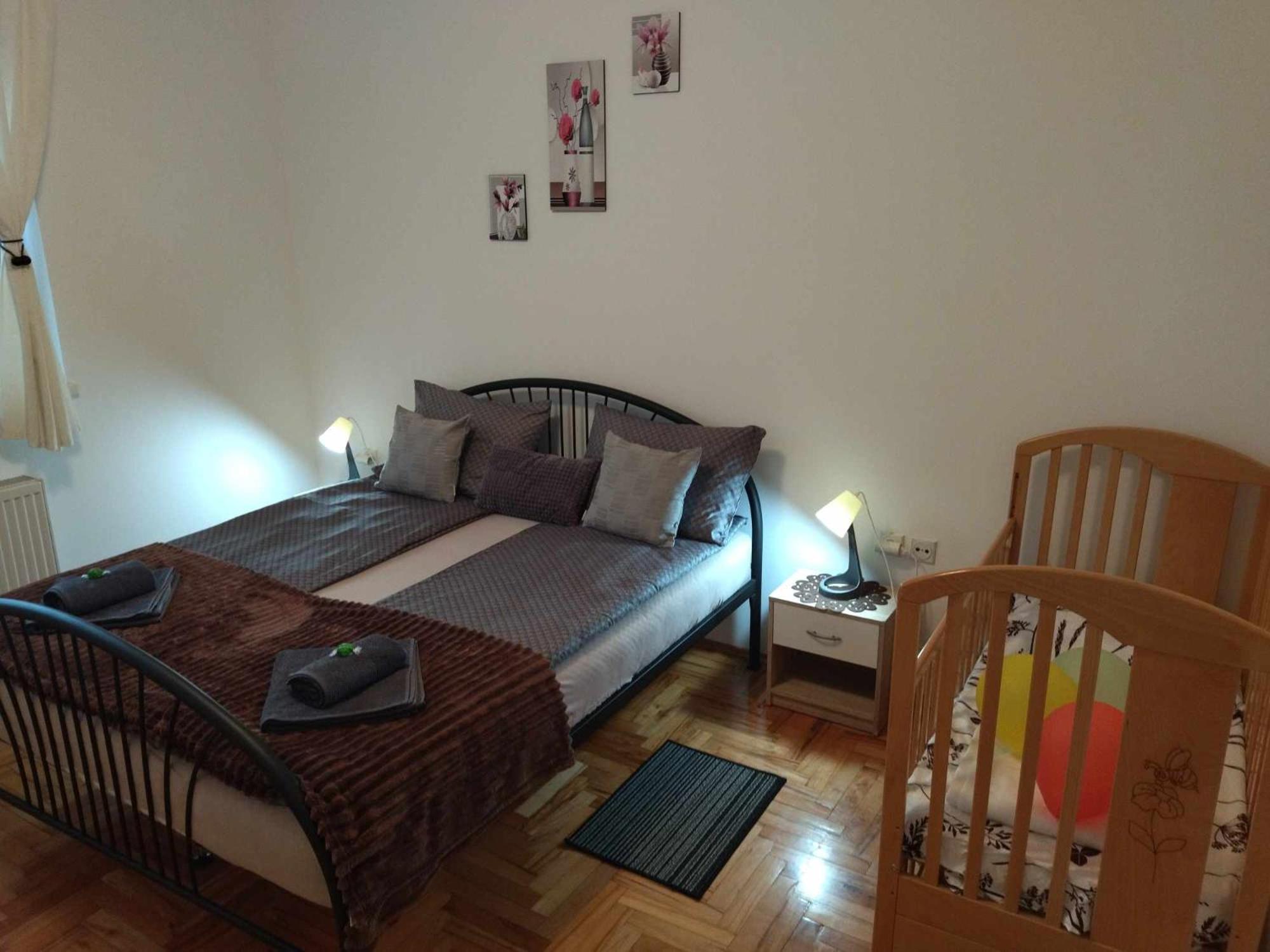 Dora Apartment *
